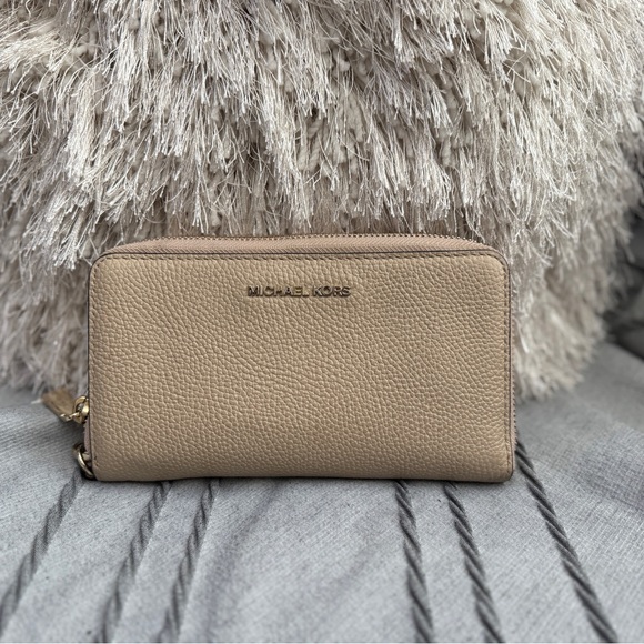 Michael Kors Cream Pebbled Leather Wallet - Picture 1 of 6